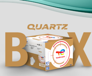 TotalEnergies predstavlja svojo rešitev Quartz Box. To so kartonske škatle s pipo za olje.