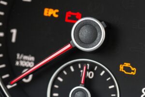 Ta stil vožnje lahko resno škoduje. Zakaj Eco Driving ubija motorje?
